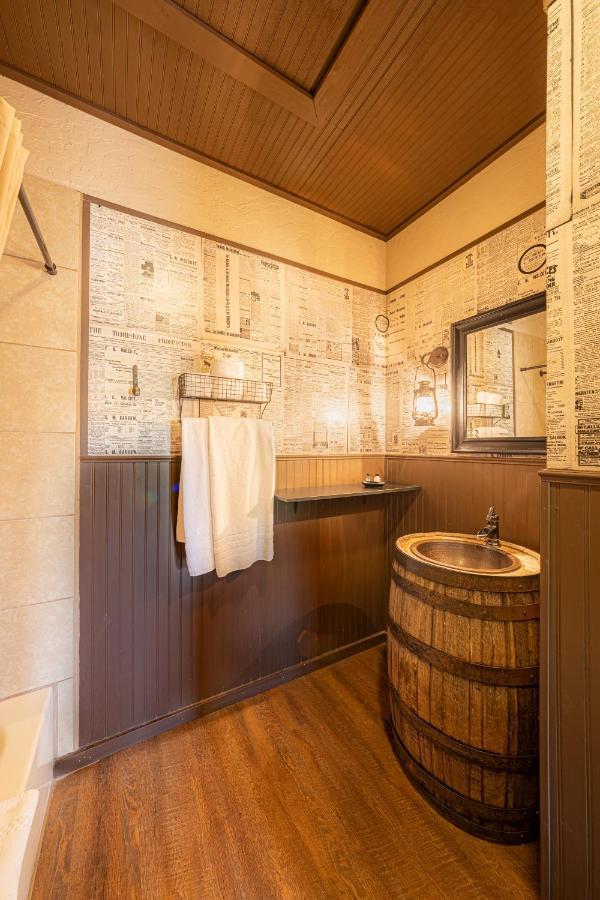 -Pet Friendly- Miners Cabin #6 - King Bed With Private Balcony Tombstone Exterior foto